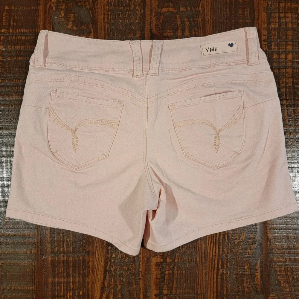YMI Wanna Betta Butt Women's Shorts Size 11 Stretch Y2K Shaping‎ Shorts 2 Button